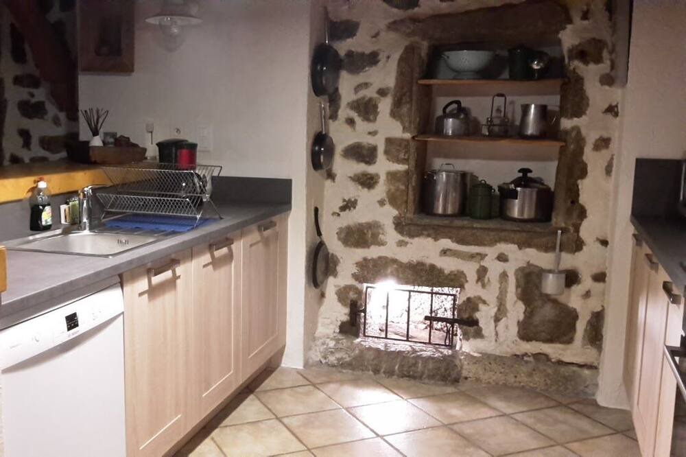 Photo of Kitchen in Saint-Symphorien