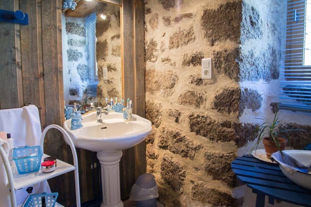 Photo of Bathroom in Saint-Symphorien