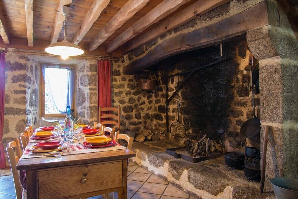 Photo of Livingroom in Saint-Symphorien