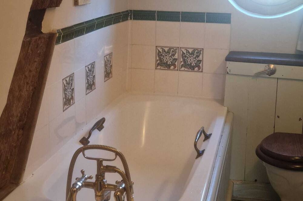 Photo of Bathroom in Petworth