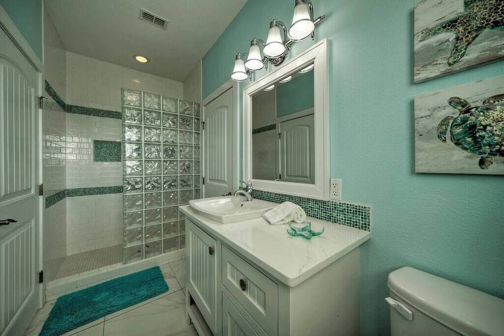 Photo of Bathroom in Leeward Sands