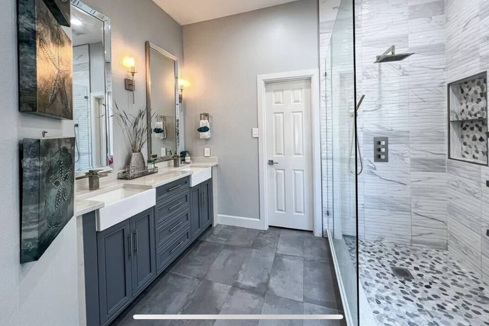 Photo of Bathroom in Lewisville