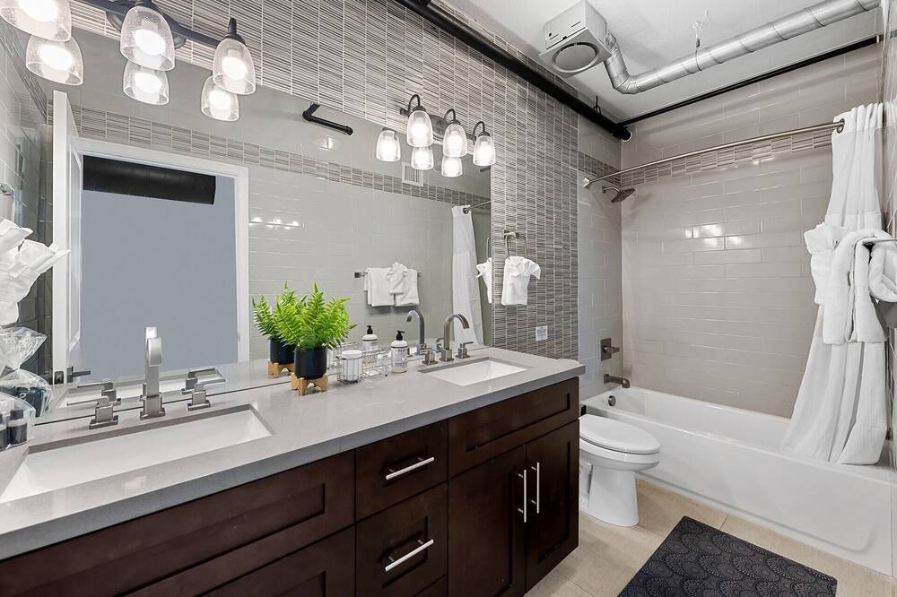 Photo of Bathroom in Wilton Manors