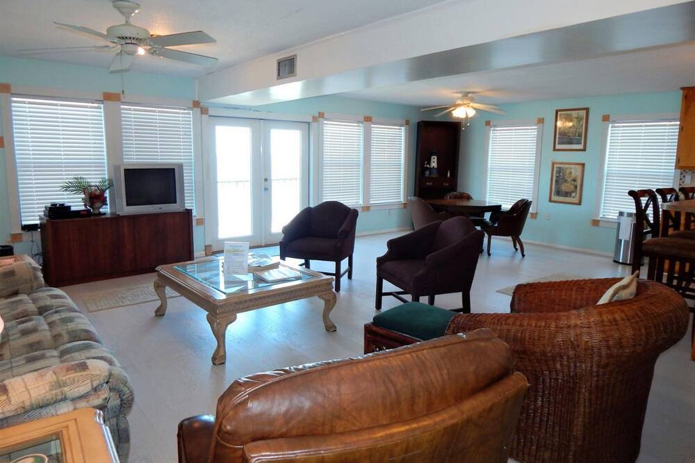 Photo of Livingroom in Royal Lagoons