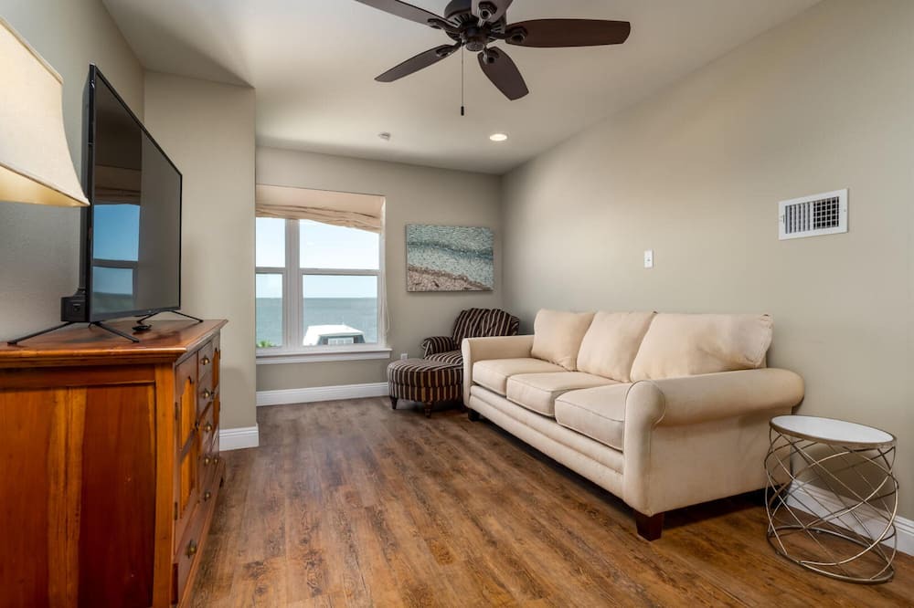 Photo of Livingroom in Royal Lagoons