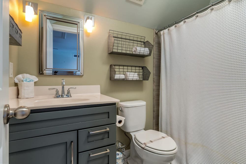 Photo of Bathroom in Royal Lagoons