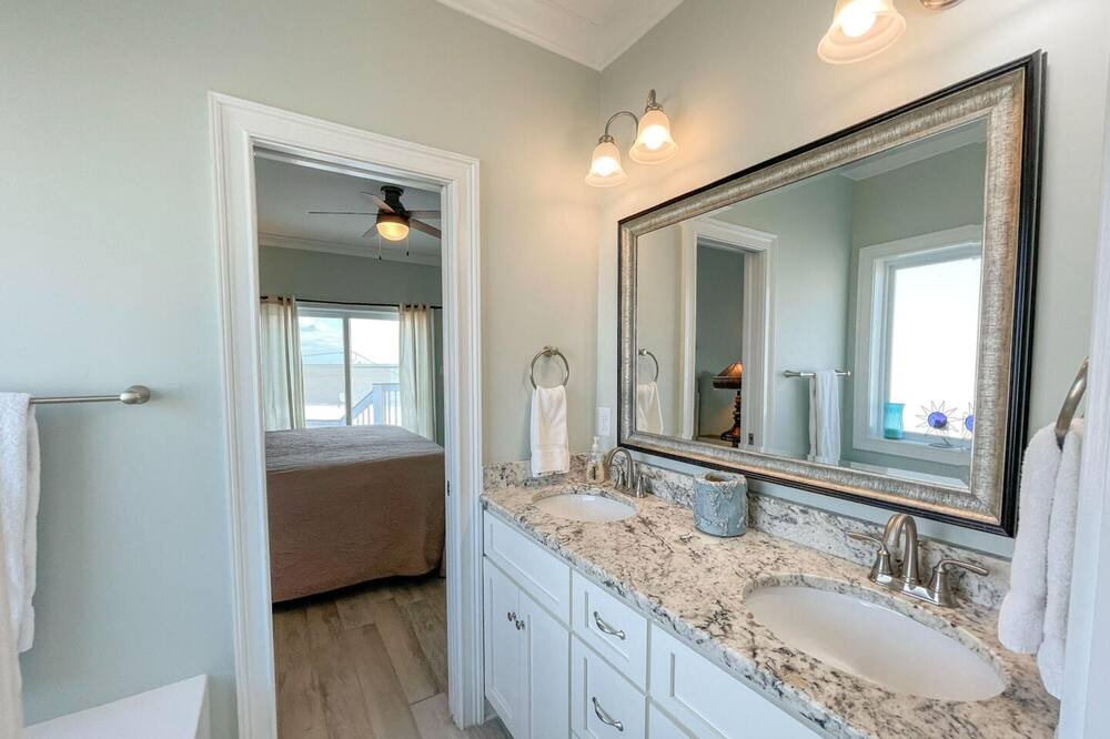 Photo of Bathroom in Dauphin Island