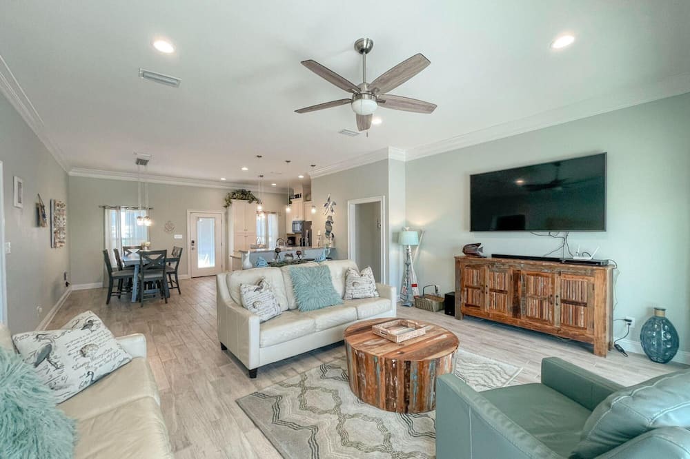 Photo of Livingroom in Dauphin Island