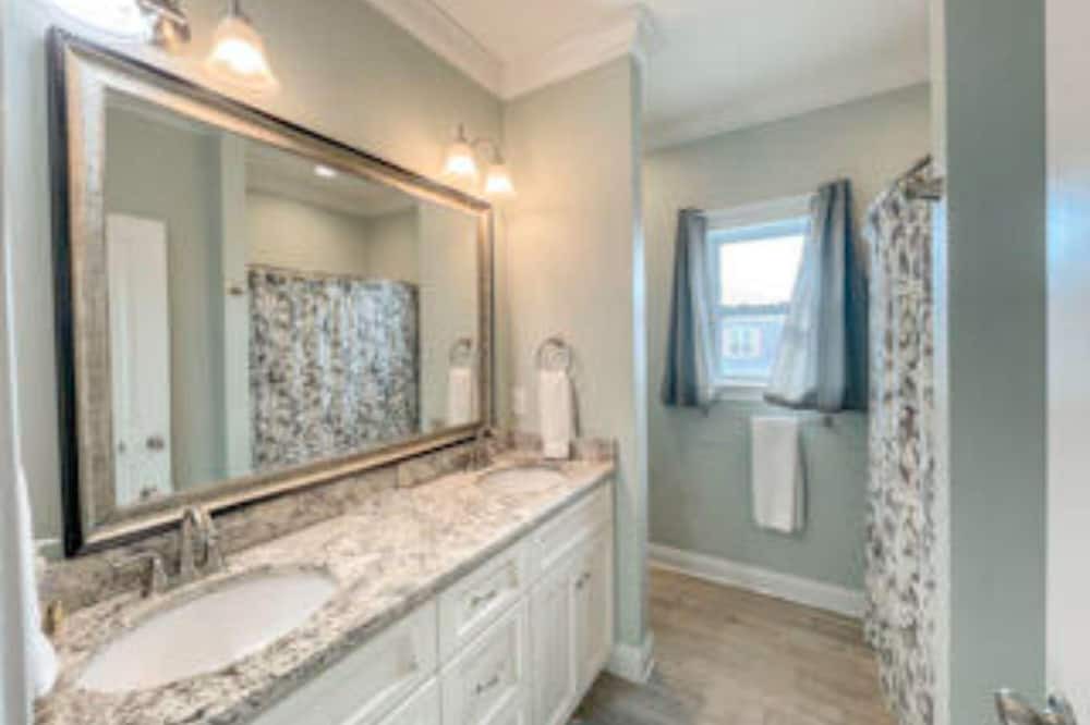 Photo of Bathroom in Dauphin Island