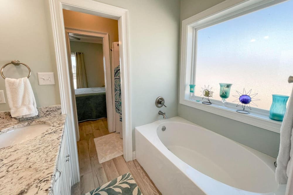Photo of Bathroom in Dauphin Island