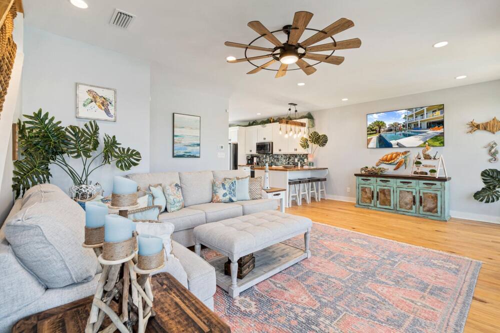 Photo of Livingroom in Indian Bay