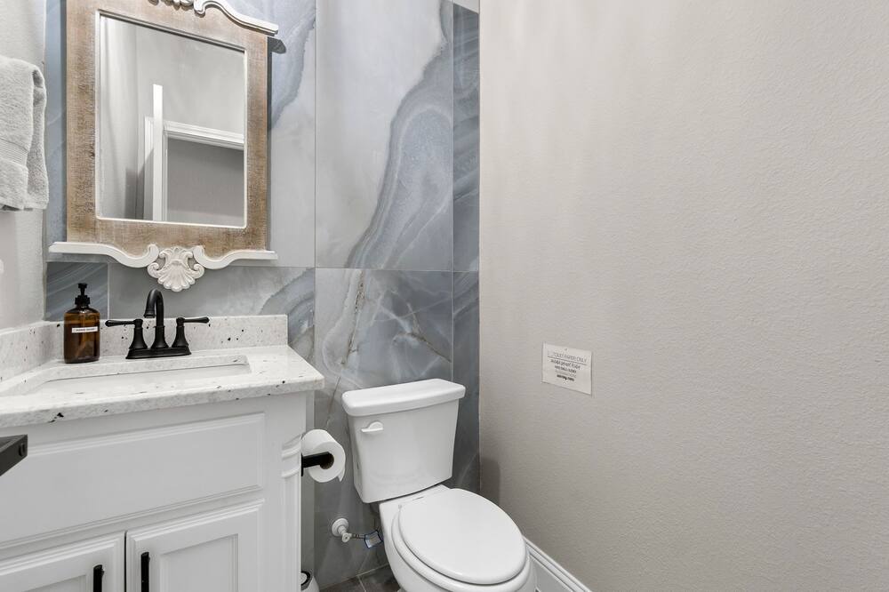 Photo of Bathroom in Elmo