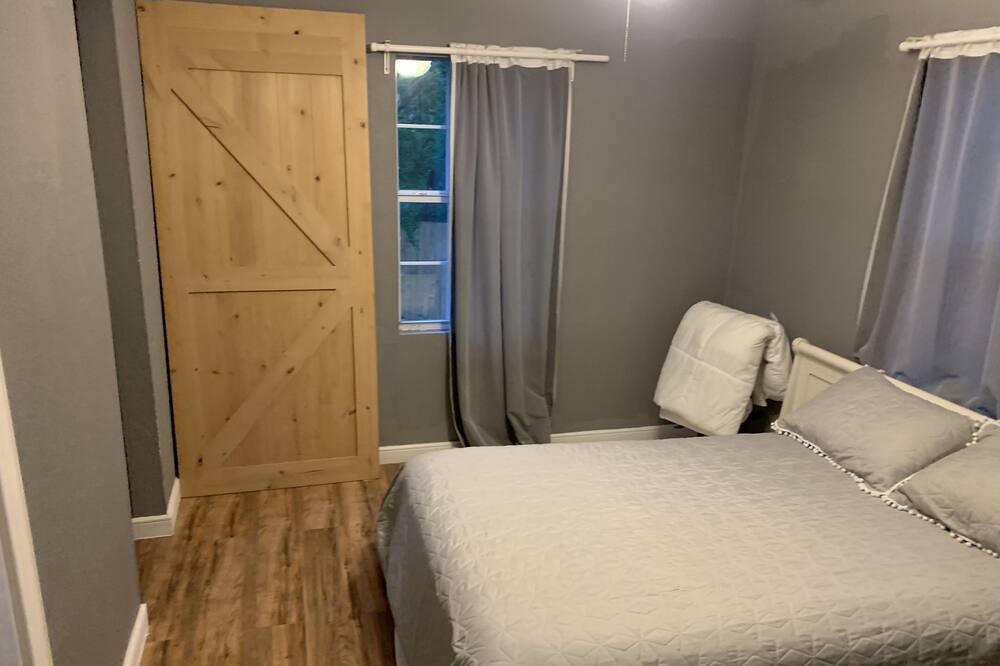 Photo of Bedroom in Oak Cliff