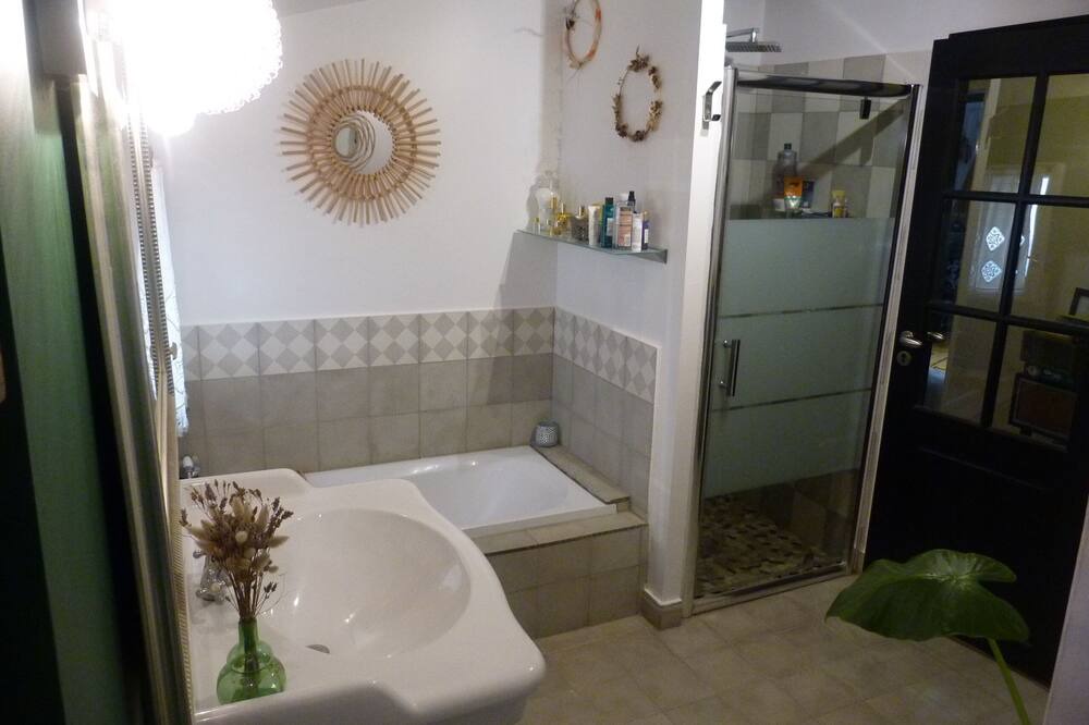 Photo of Bathroom in Cournonsec