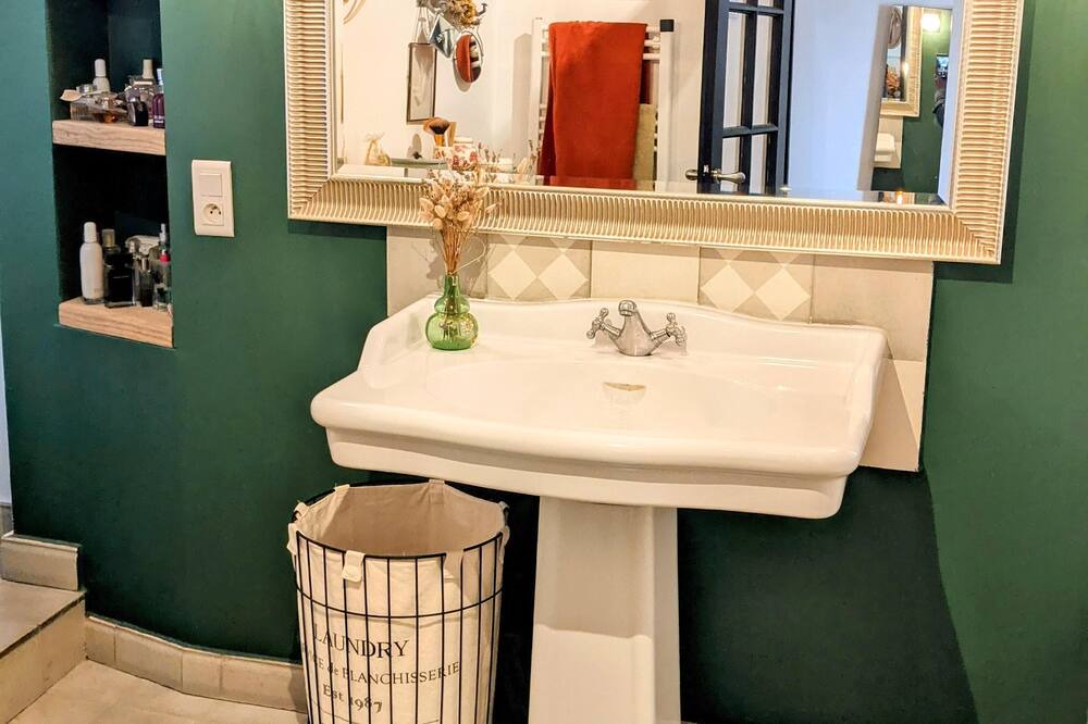 Photo of Bathroom in Cournonsec