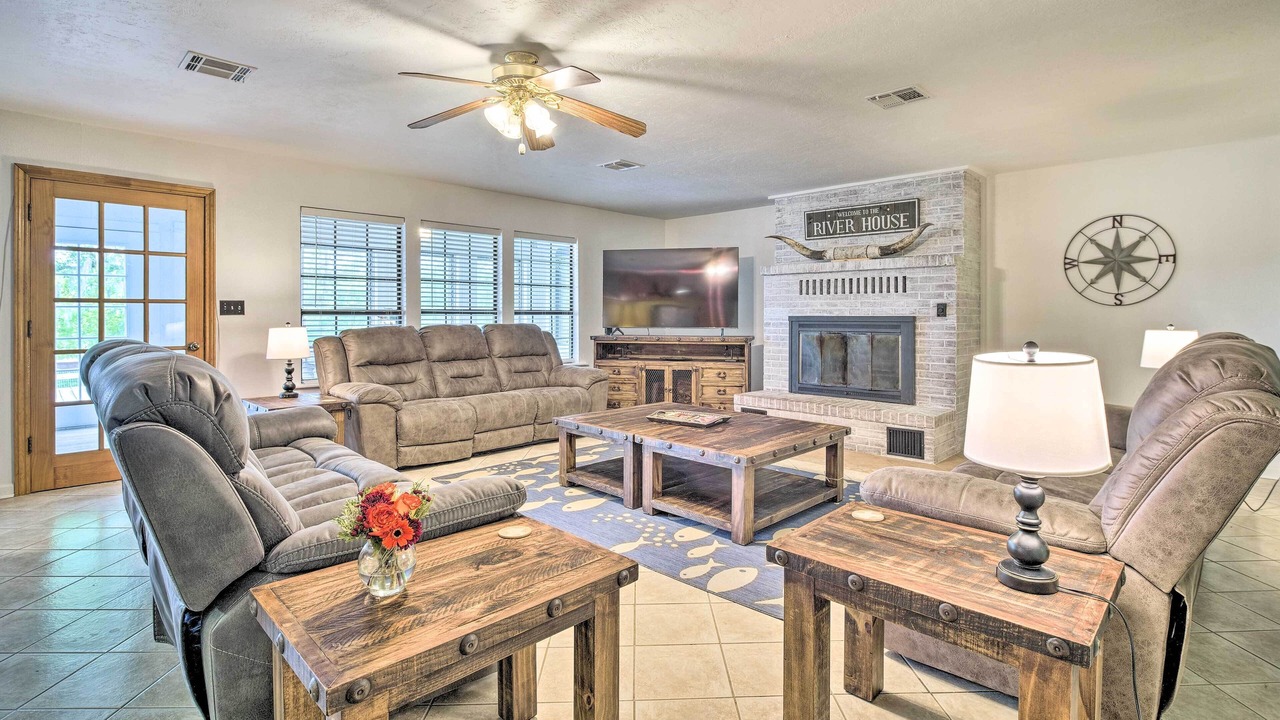 Photo of Livingroom in Oakhurst