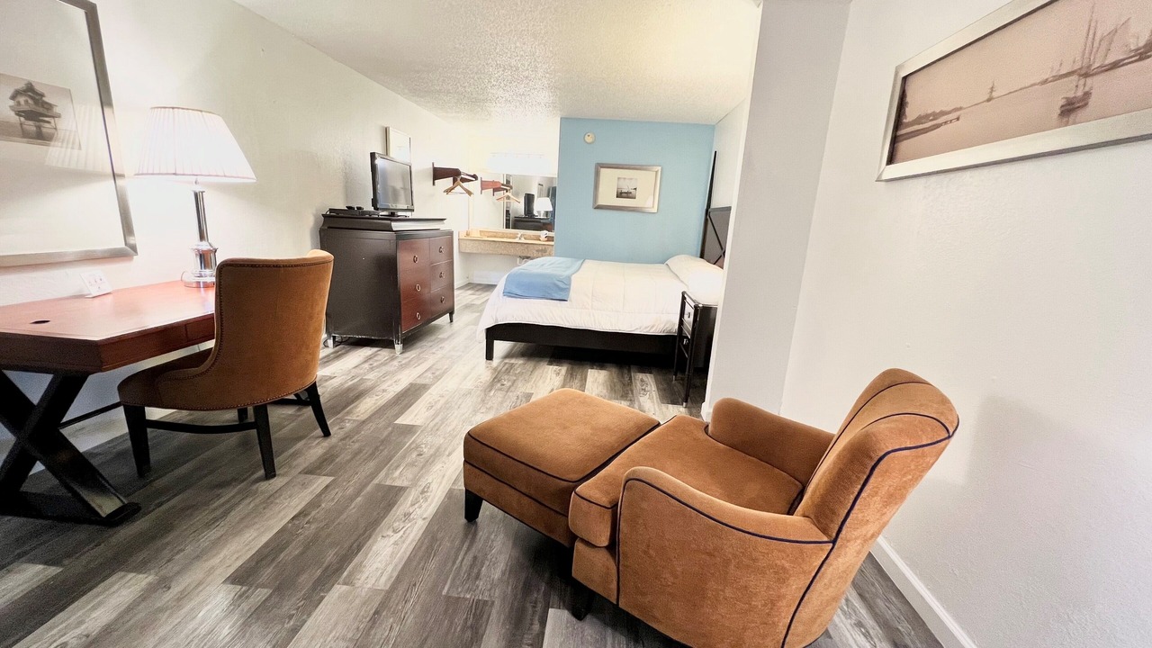 Photo of Bedroom in Bayou La Batre