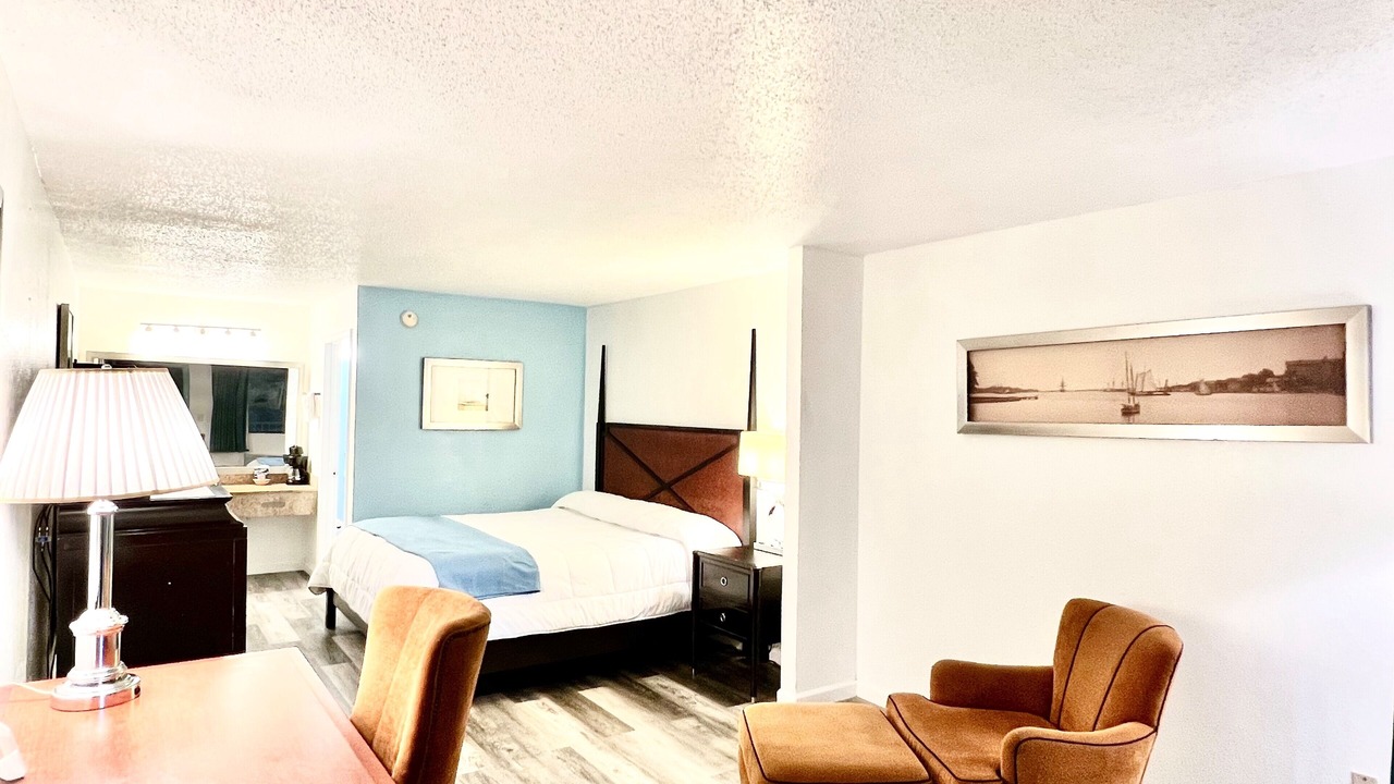 Photo of Bedroom in Bayou La Batre