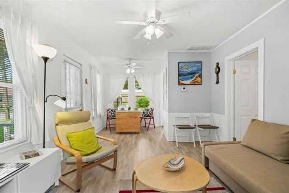 Photo of Livingroom in Canton