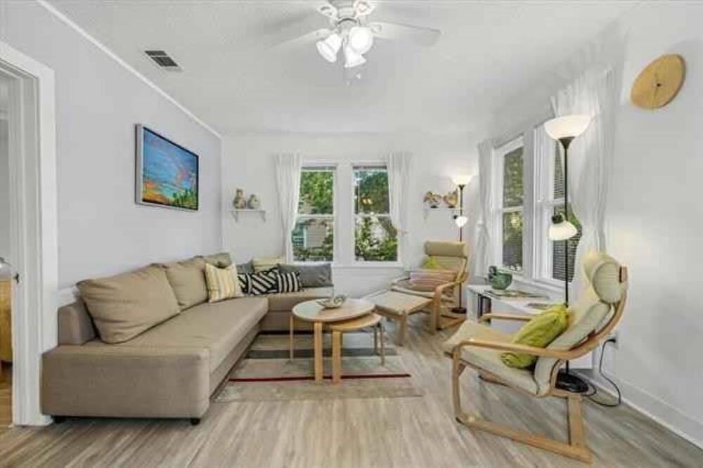Photo of Livingroom in Canton