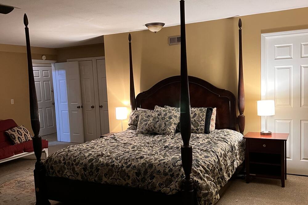 Photo of Bedroom in Oakley