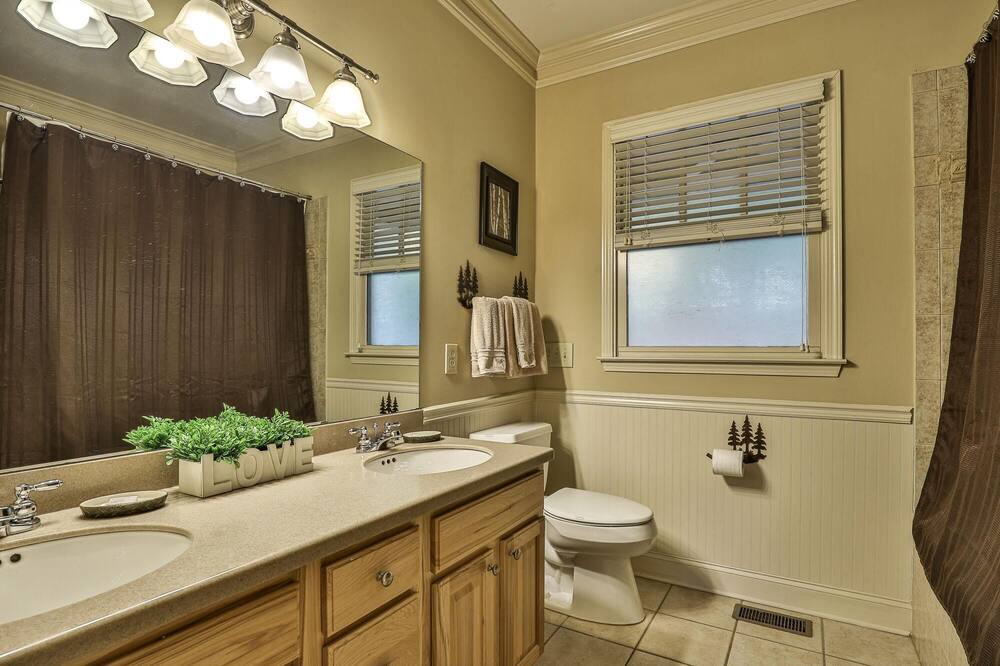 Photo of Bathroom in Big Canoe