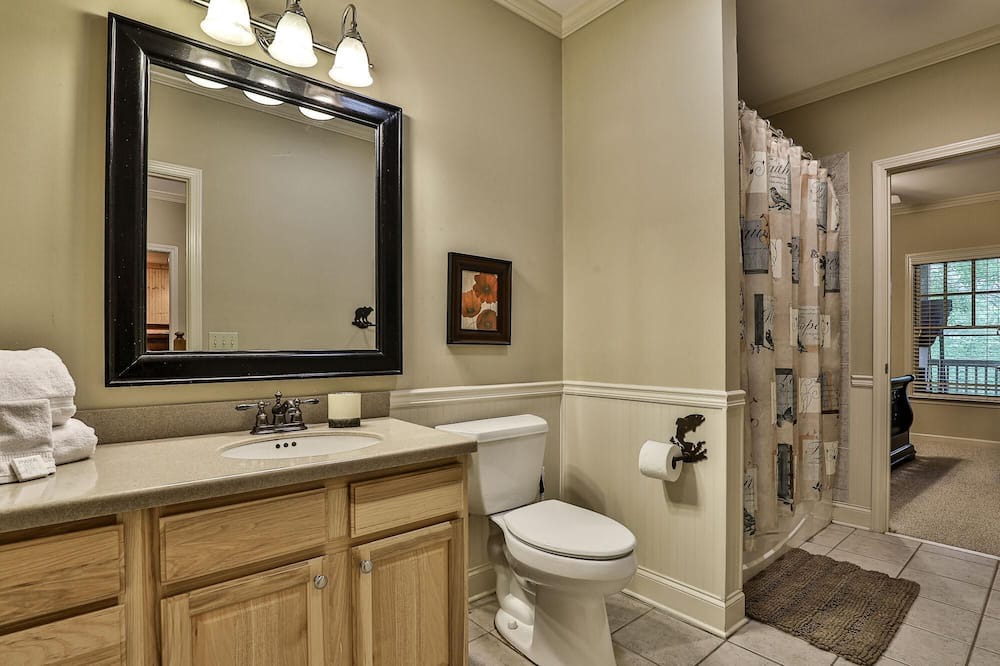 Photo of Bathroom in Big Canoe