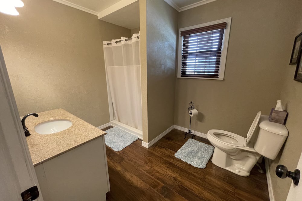 Photo of Bathroom in Elk City