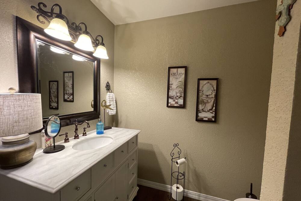 Photo of Bathroom in Elk City