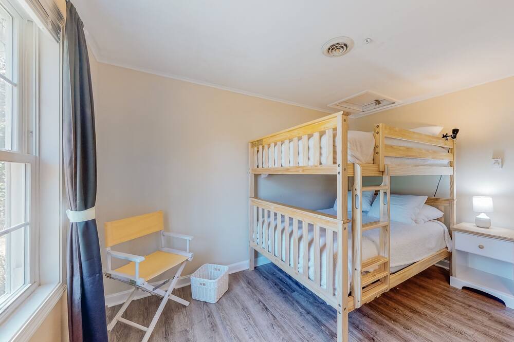 Photo of Others in Cataumet