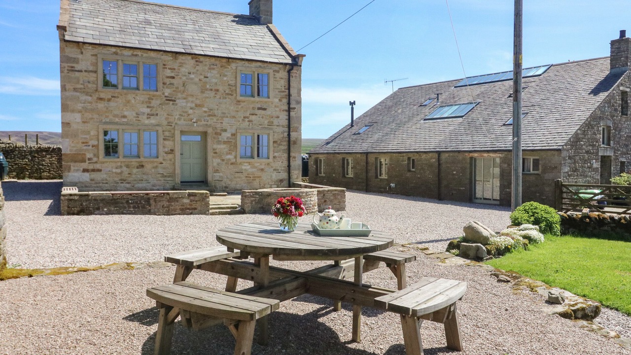 Photo of Patio Balcony in Fourstones Near Bentham