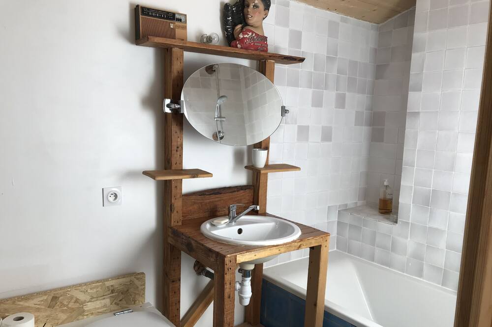 Photo of Bathroom in Blaunac