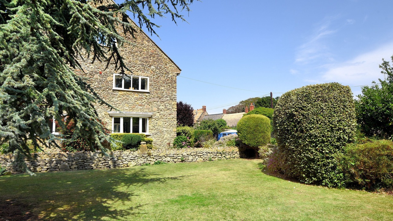 Photo of Others in Burton Bradstock