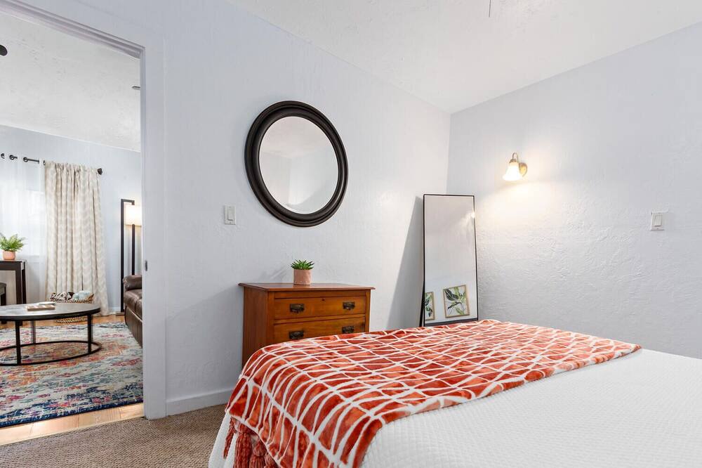 Photo of Bedroom in Orange