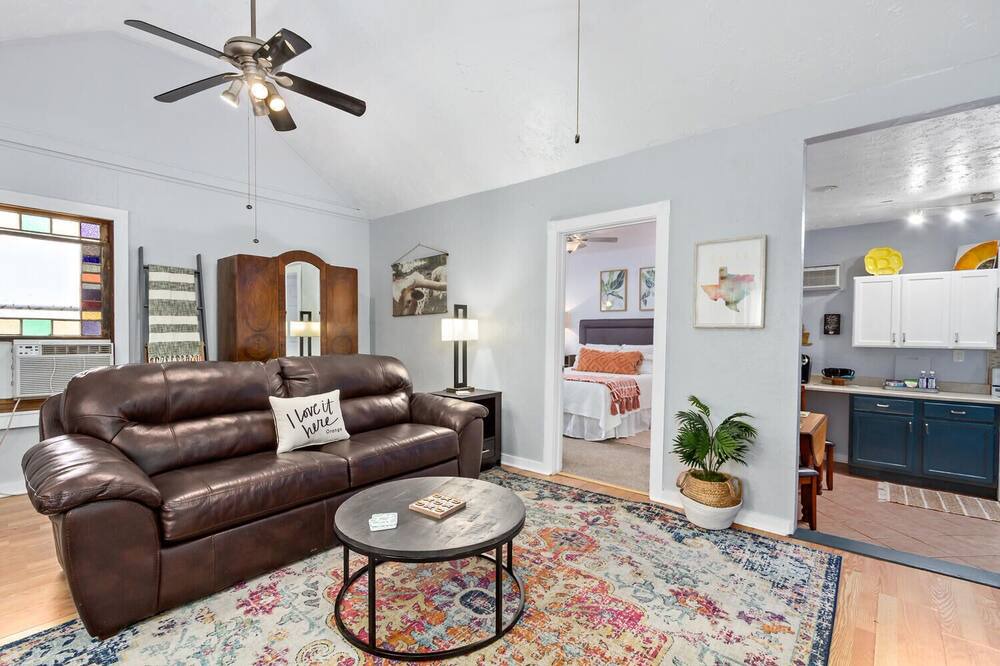 Photo of Livingroom in Orange