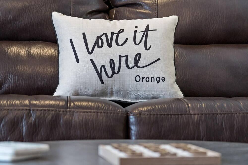 Photo of Livingroom in Orange