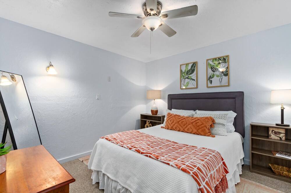 Photo of Bedroom in Orange