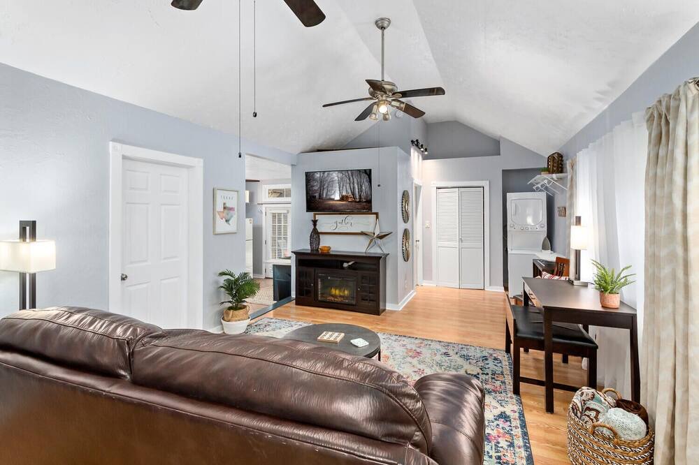 Photo of Livingroom in Orange