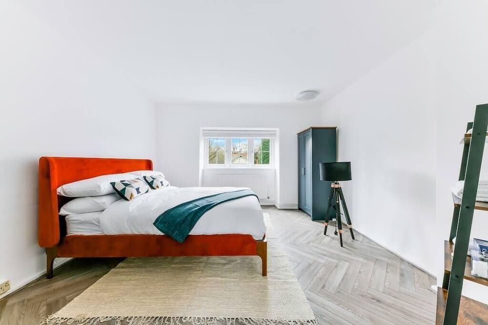 Photo of Others in Tadworth