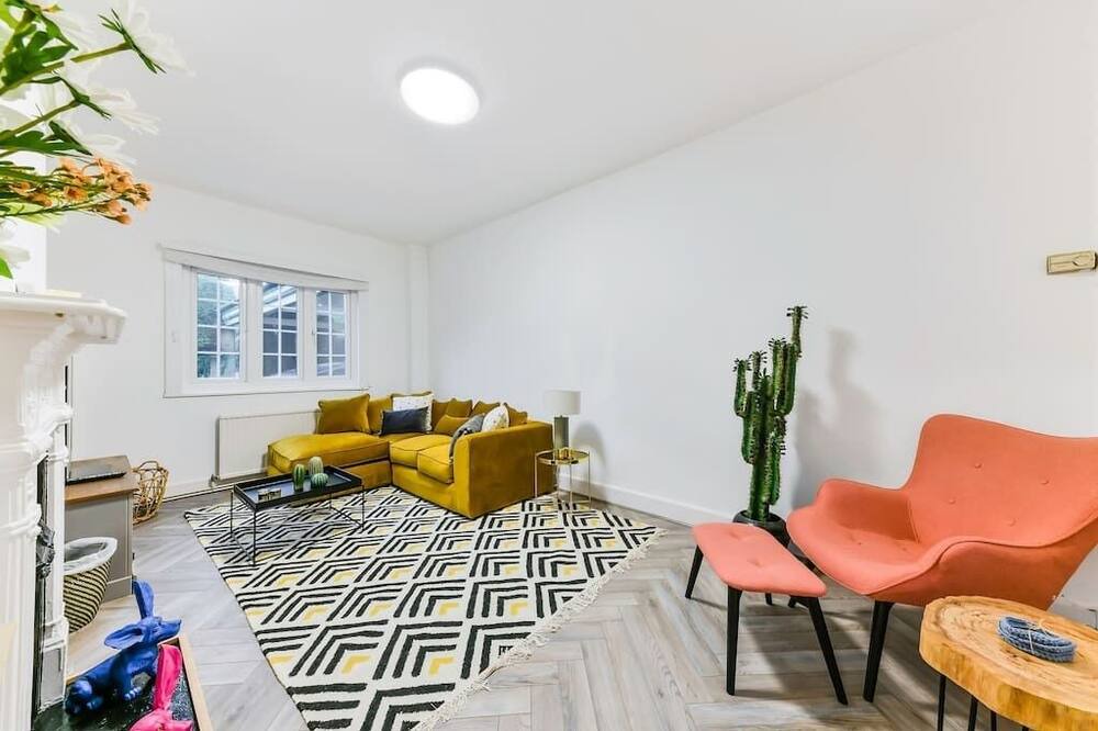 Photo of Others in Tadworth