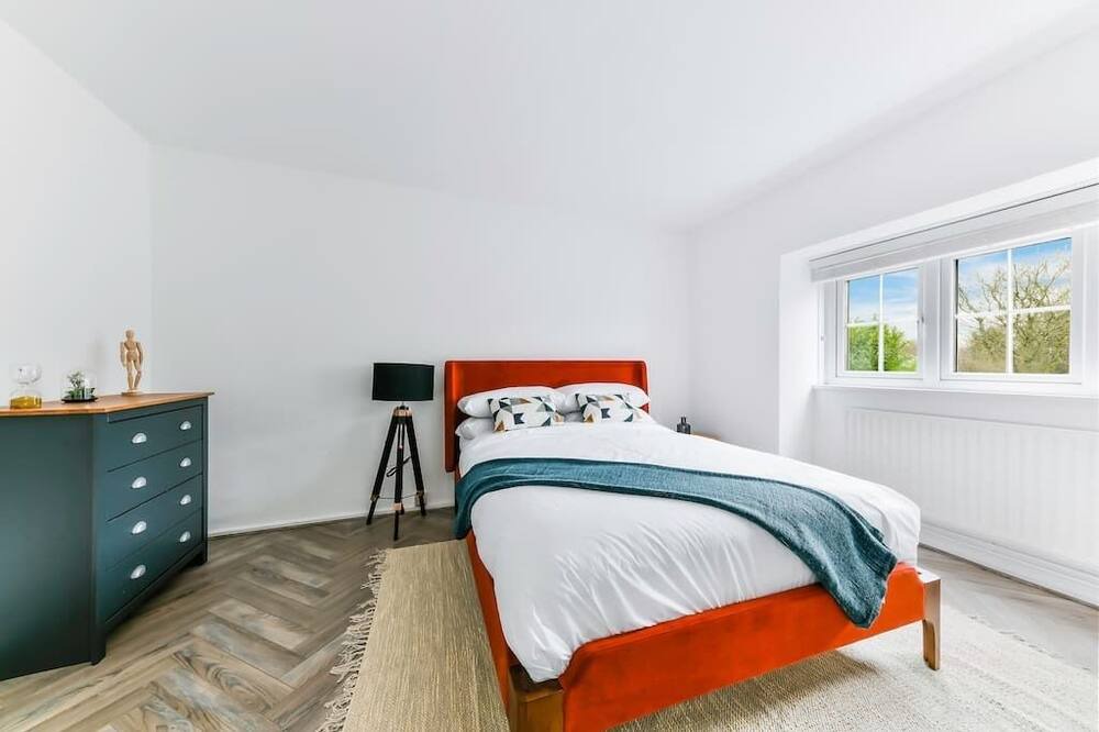 Photo of Others in Tadworth