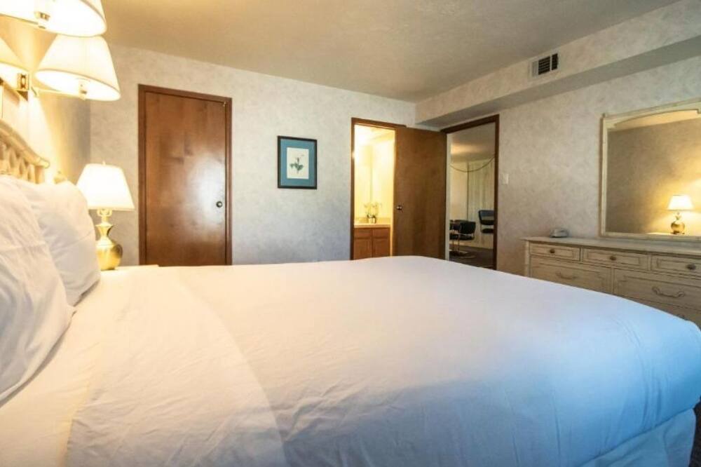 Photo of Bedroom in April Sound