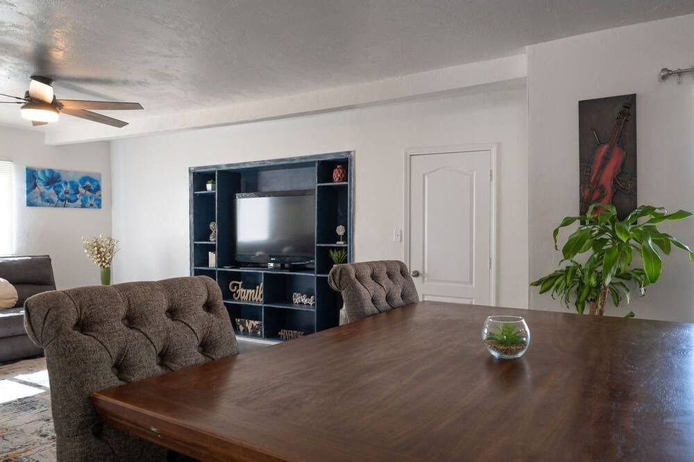 Photo of Livingroom in Mission Terrace