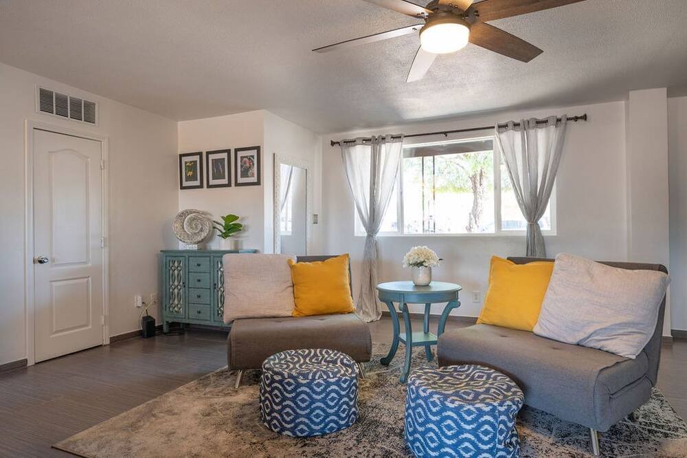 Photo of Livingroom in Mission Terrace