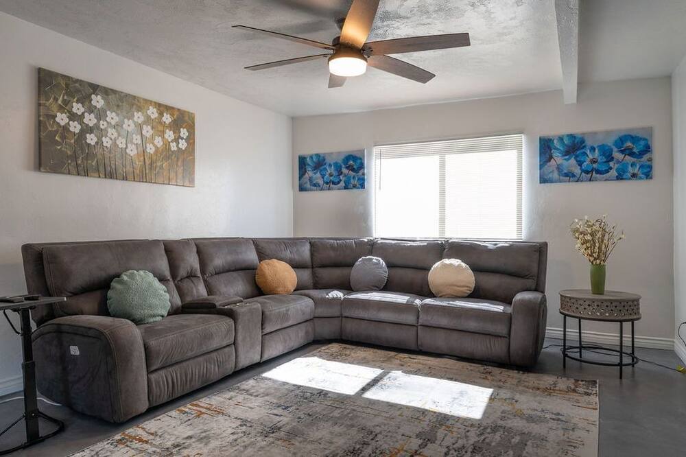 Photo of Livingroom in Mission Terrace