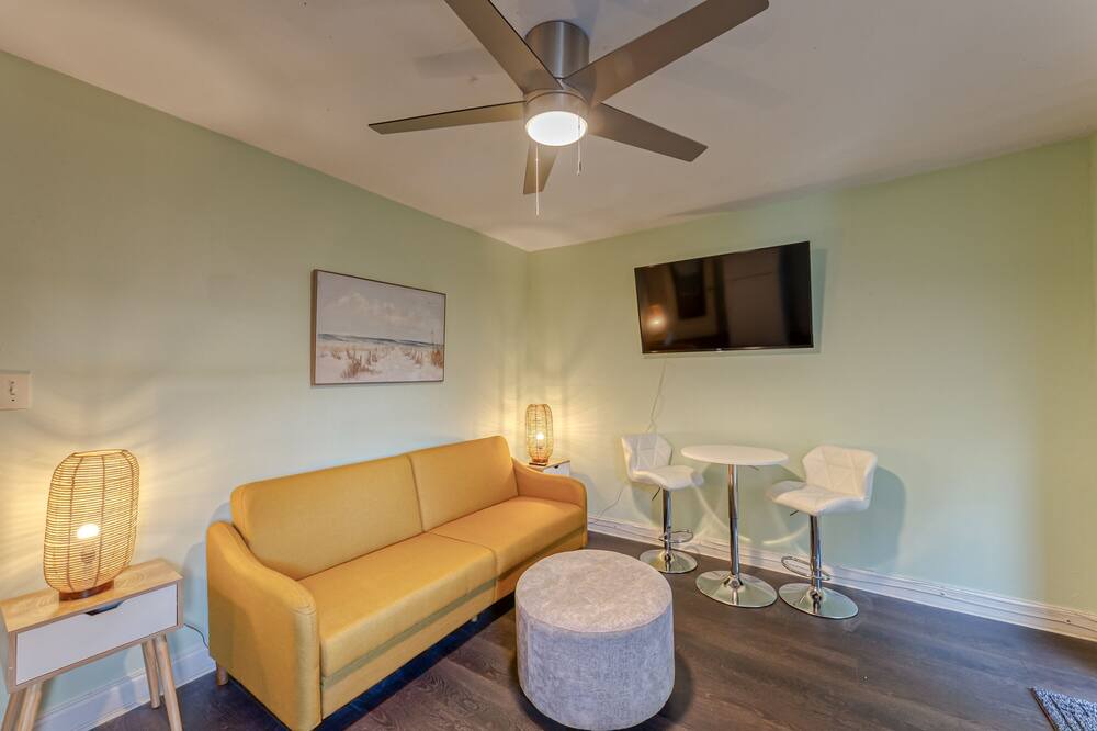 Photo of Livingroom in Central Corals