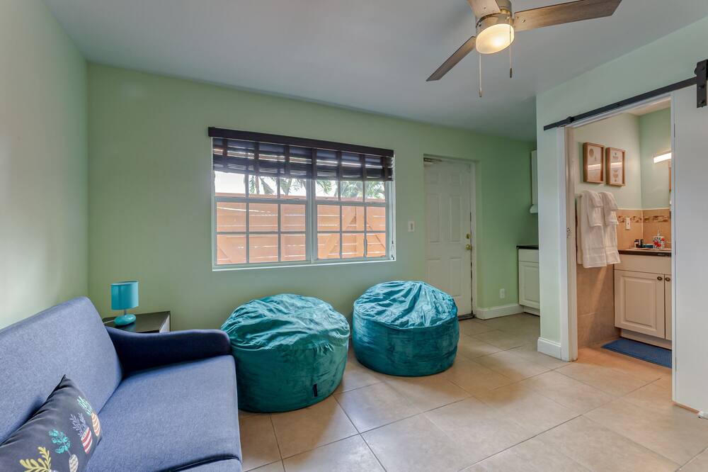Photo of Livingroom in Central Corals