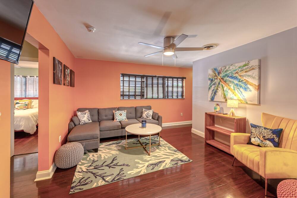 Photo of Livingroom in Central Corals