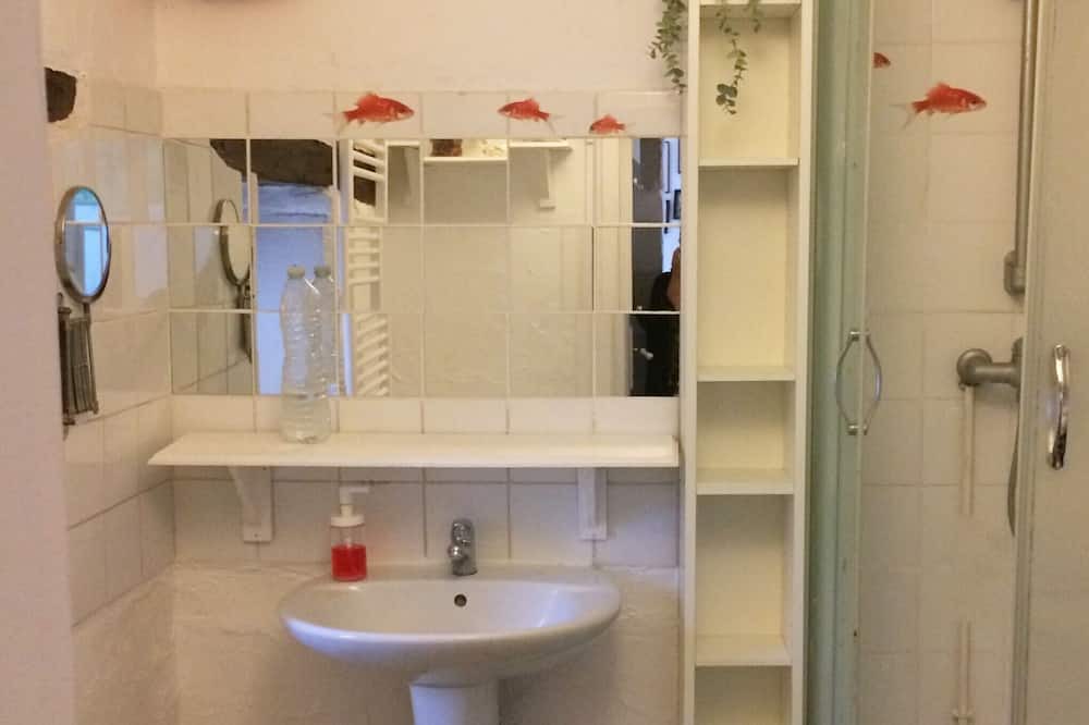 Photo of Bathroom in Blere