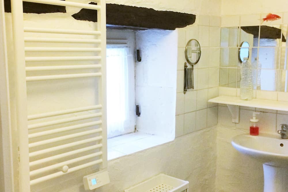 Photo of Bathroom in Blere